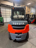 2019 TOYOTA 8FG40U 9000 LB LP GAS FORKLIFT PNEUMATIC 91/132" 2 STAGE CLEAR VIEW MAST SIDE SHIFTING FORK POSITIONER ENCLOSED CAB  HEAT & AC 1302 HOURS STOCK # BF9234199-BUF - United Lift LLC