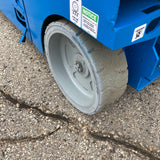 2014 GENIE GS3246 SCISSOR LIFT 32' REACH 24 VOLT ELECTRIC SMOOTH CUSHION TIRES 428 HOURS STOCK # BF9145529-WIB - United Lift Equipment LLC